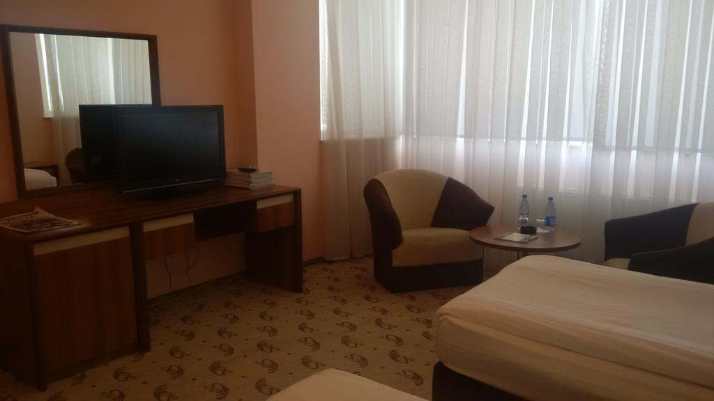 River Side Hotel Mingachevir Habitación foto