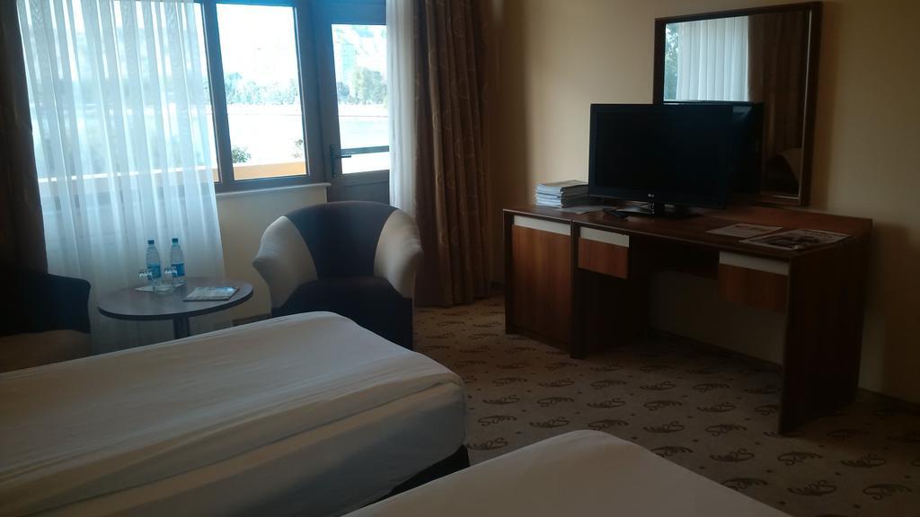 River Side Hotel Mingachevir Habitación foto