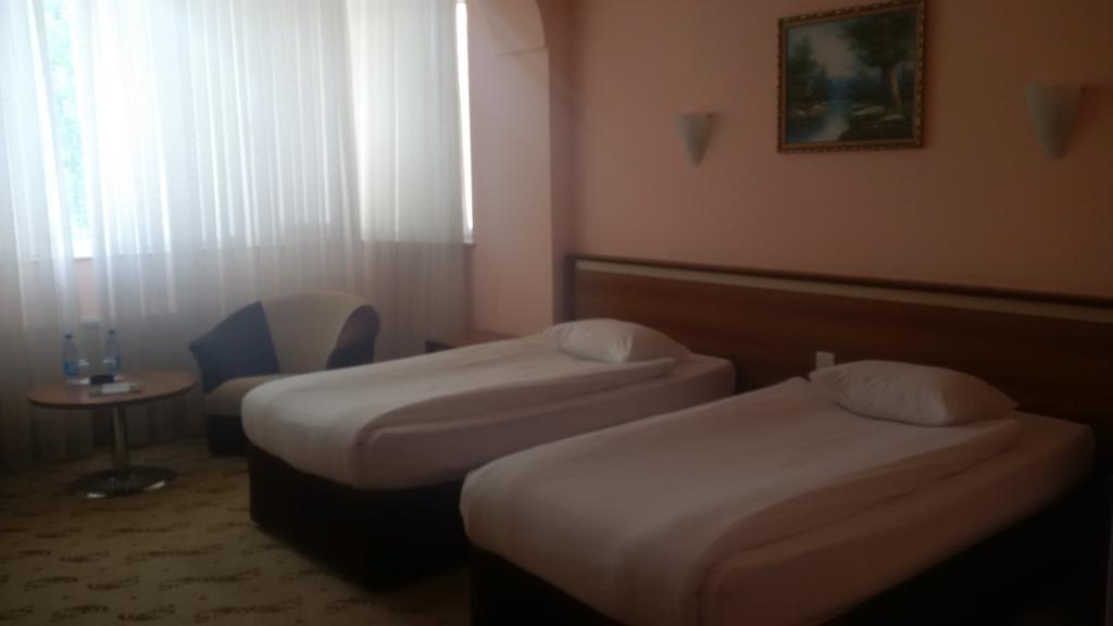 River Side Hotel Mingachevir Habitación foto