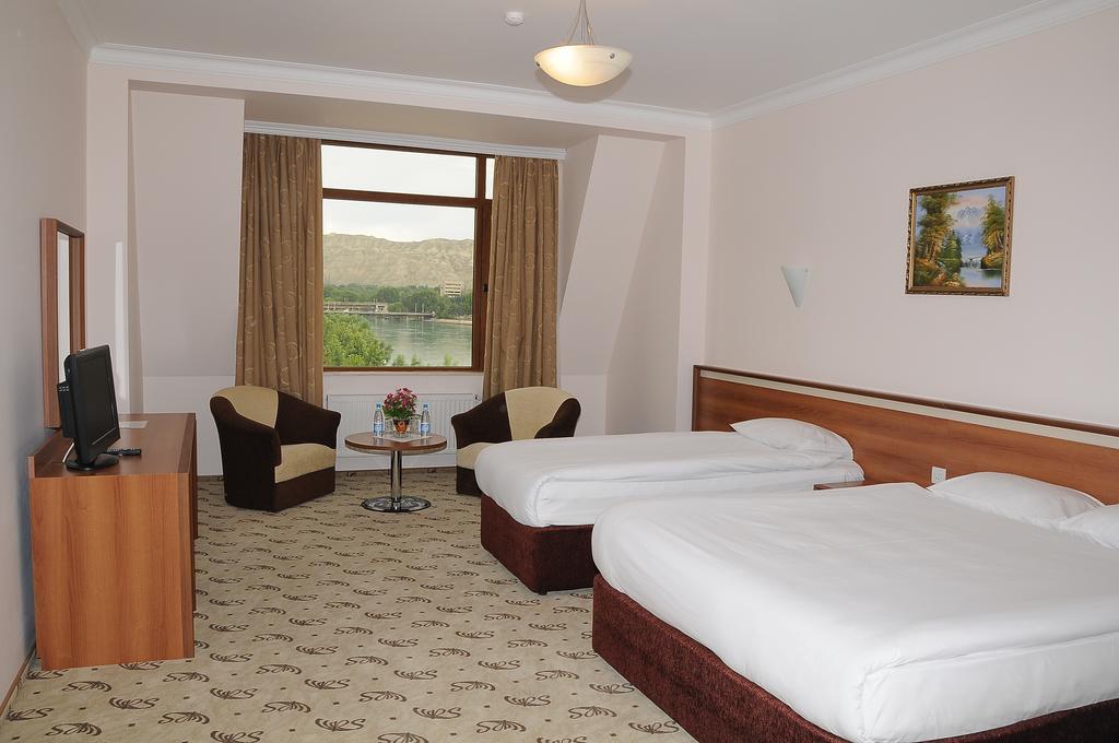 River Side Hotel Mingachevir Habitación foto